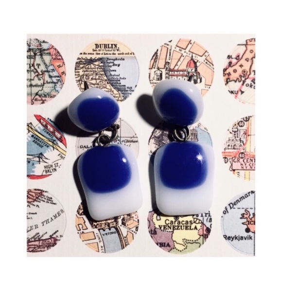 Vintage Jewelry - Vintage Mod Acrylic Drop Earrings in Blue White